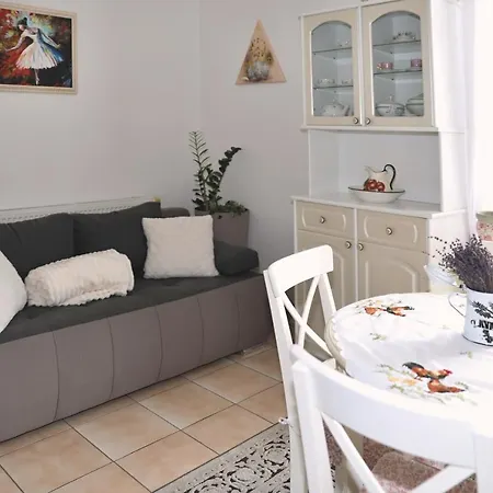 Luxusní apartmán s empírovými freskami v centru Čáslavi Esterno foto