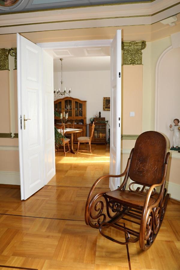Apartment Luxusni S Empirovymi Freskami V Centru Caslavi *