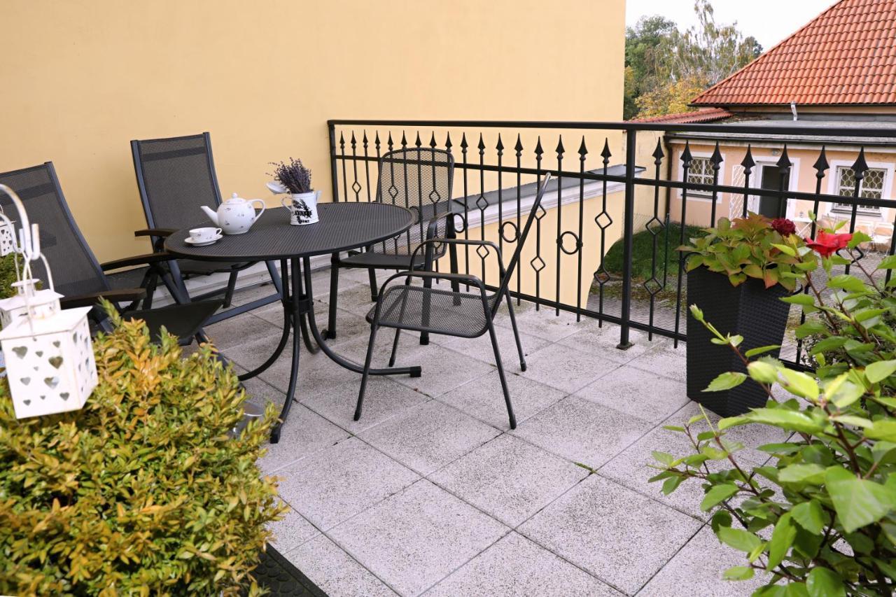 Apartment Luxusni S Empirovymi Freskami V Centru Caslavi *