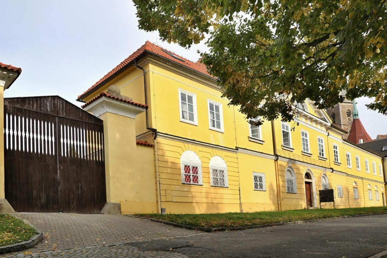 Luxusní S Empírovými Freskami V Centru čáslavi