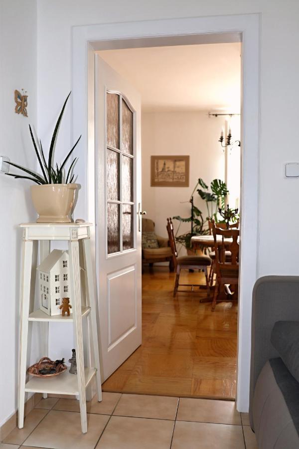 Apartment Luxusni S Empirovymi Freskami V Centru Caslavi