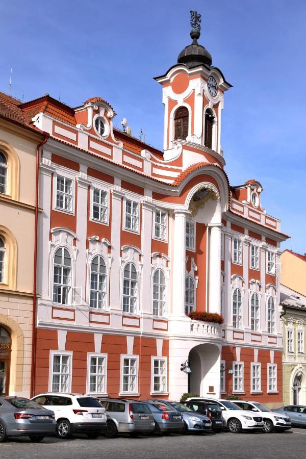 Apartment Luxusni S Empirovymi Freskami V Centru Caslavi *