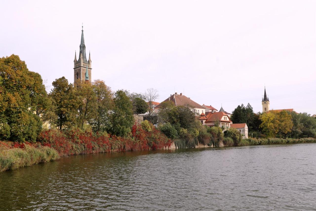 Luxusní S Empírovými Freskami V Centru čáslavi Apartmán